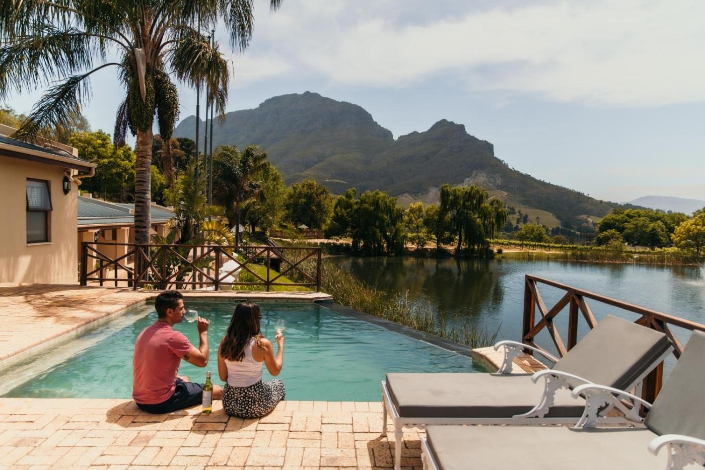 Hotel with private pool - Le Pommier Wine Estate