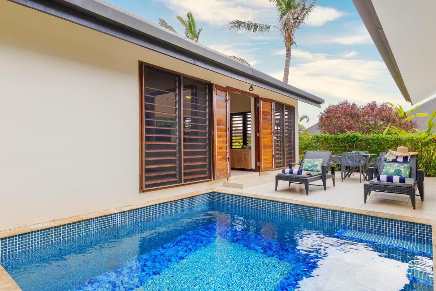 Hotel with private pool - Mangoes Resort