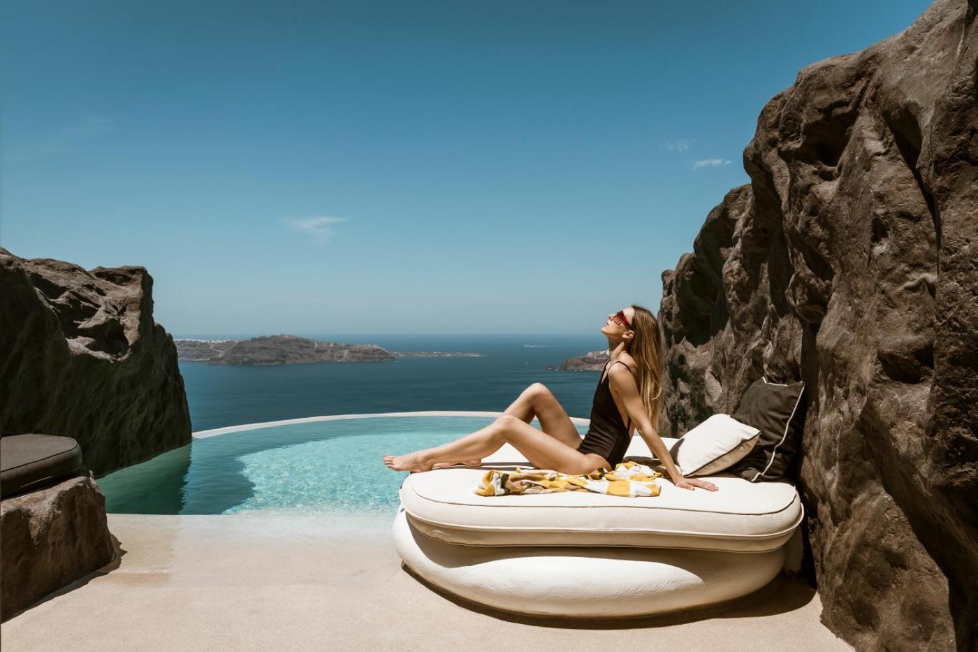 Hotel with private pool - One of One Hotel