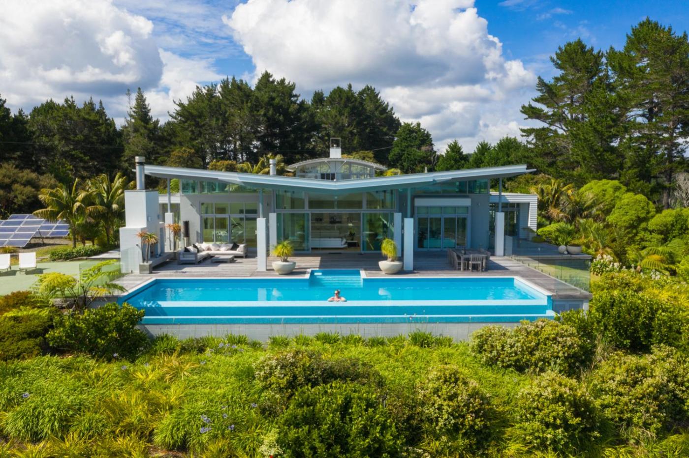 Hotel with private pool - Paroa Bay Winery