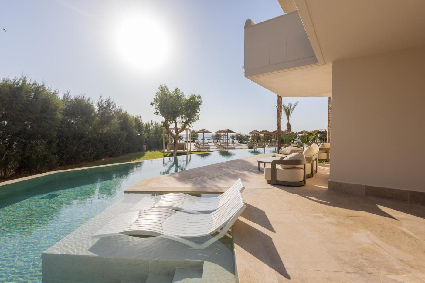 Hotel with private pool - Pegasos Deluxe Beach Hotel