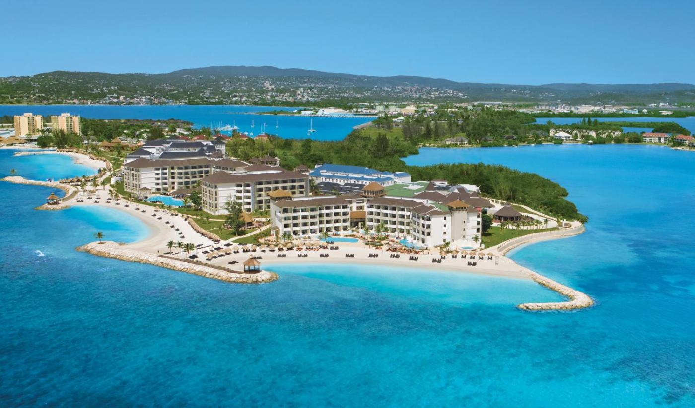 Hotel with private pool - Secrets St. James
