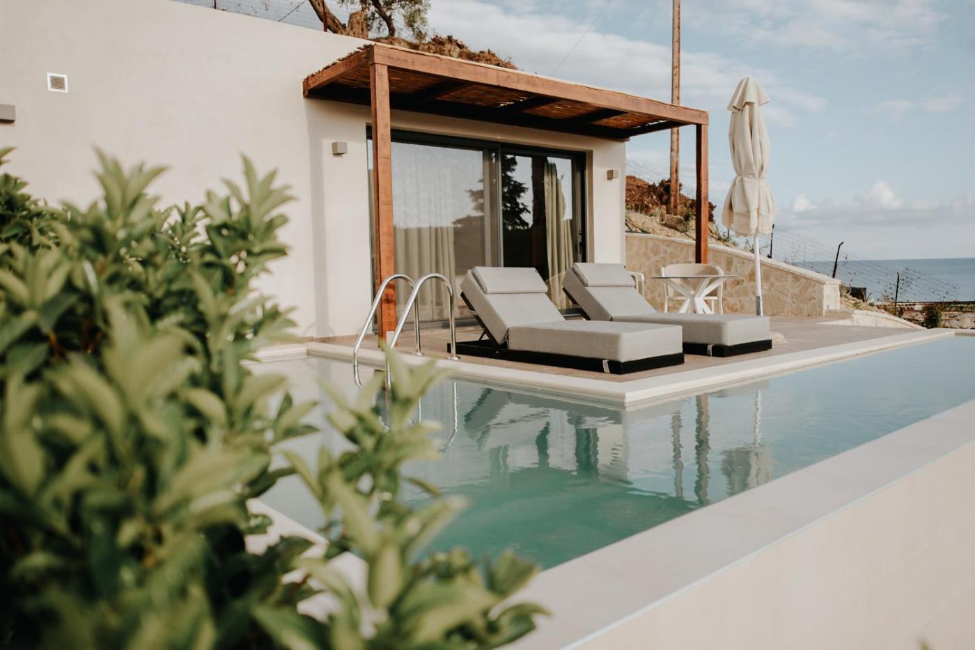 Hotel with private pool - Somnus Suites Parga