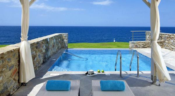 Hotel with private pool - The Royal Blue a Luxury Beach Resort
