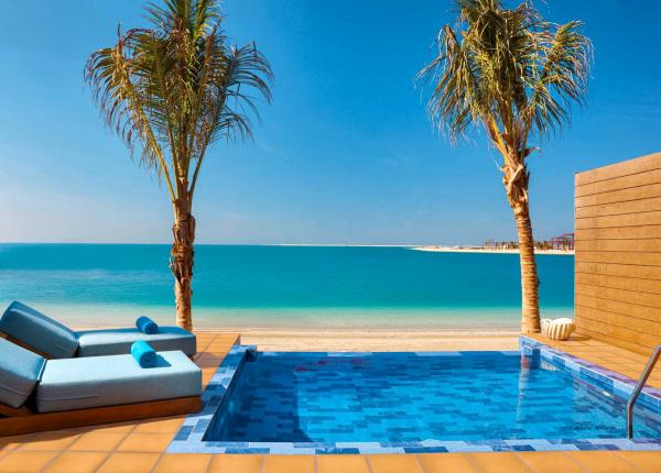 Hotel with private pool - Anantara World Islands Dubai Resort
