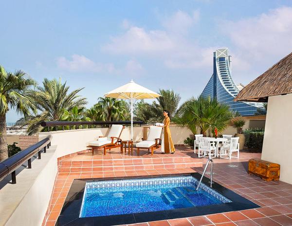 Hotel with private pool - Jumeirah Beach Hotel Dubai