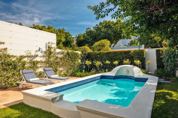 Hotel with private pool - Le Quartier Francais