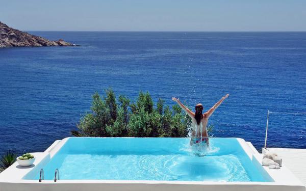 Hotel with private pool - Naoussa Hills Boutique Resort- Adults Only (13+)