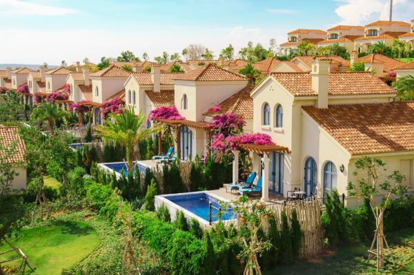 Hotel with private pool - Centara Mirage Resort Mui Ne