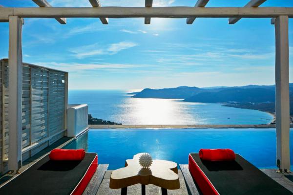 Hotel with private pool - Myconian Avaton