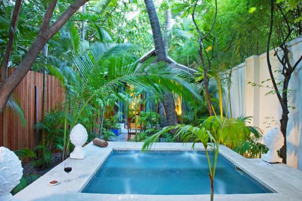 Hotel with private pool - PAVILION