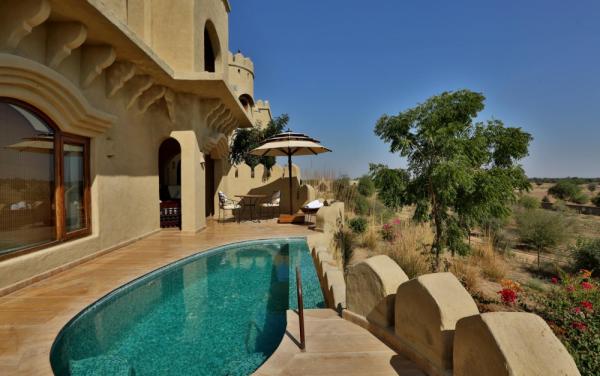 Hotel with private pool - Mihir Garh