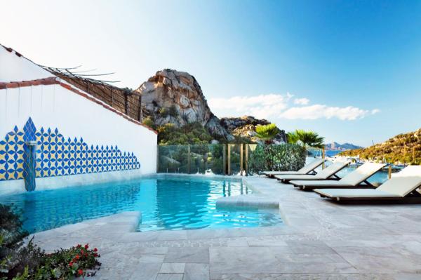 Hotel with private pool - Grand Hotel Poltu Quatu