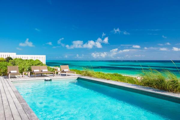 Hotel with private pool - Sailrock South Caicos - Island Hop Flight Included