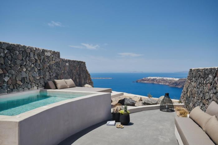 Hotel with private pool - Divine Cave Experience