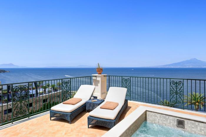 Hotel with private pool - Grand Hotel Royal