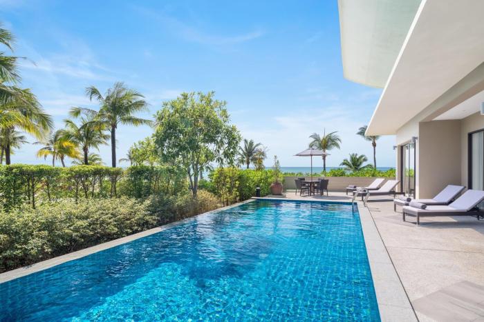 Hotel with private pool - Le Meridien Khao Lak Resort & Spa