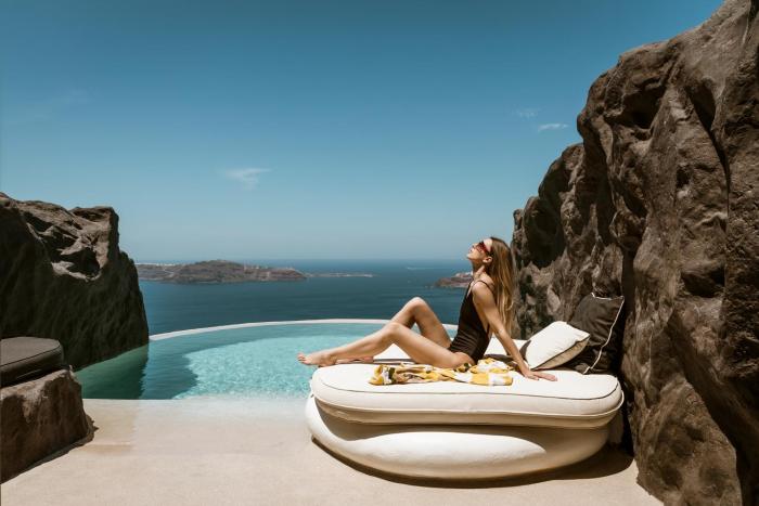 Hotel with private pool - One of One Hotel