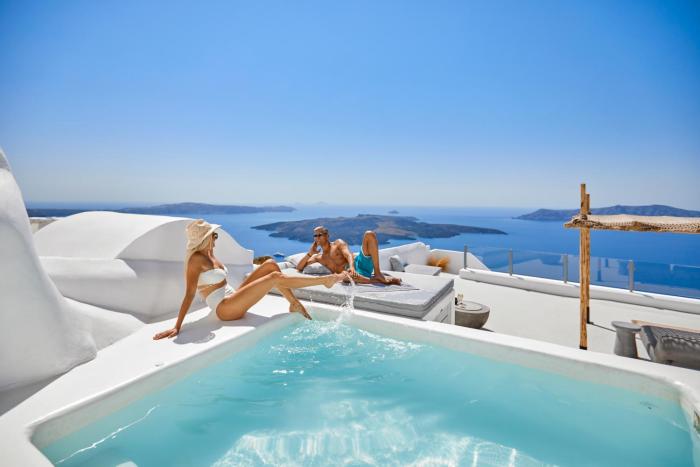 Hotel with private pool - U & ME SUITES