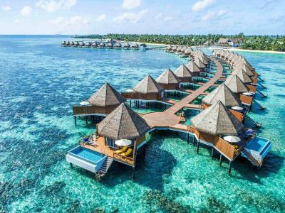 Hotel with private pool - Mercure Maldives Kooddoo All-Inclusive Resort